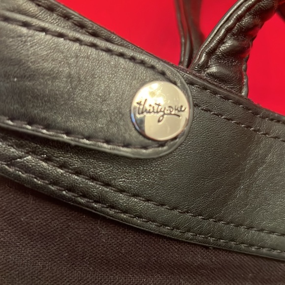 New Thirty-one handbag with 3 changeable covers. - Picture 3 of 5